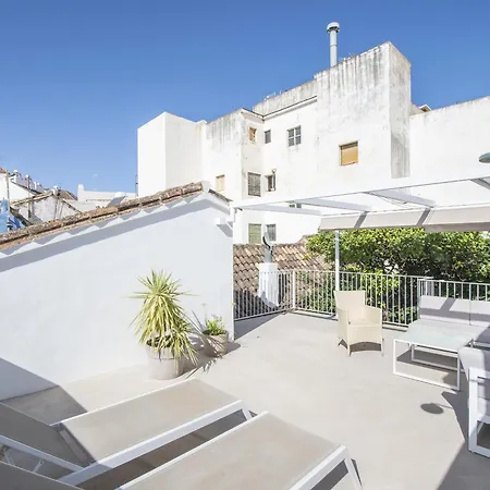 2br Townhouse In Centre *