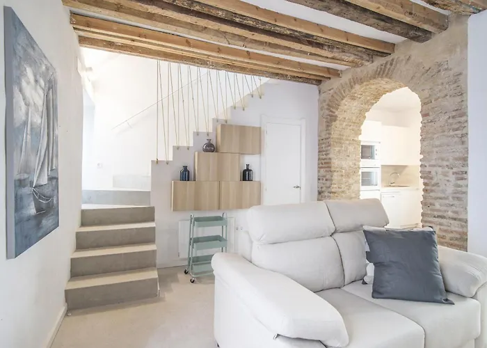 2br Townhouse In Centre