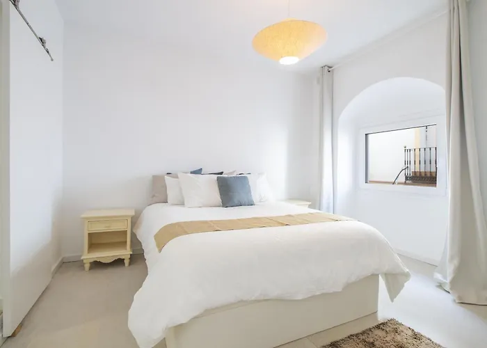 2br Townhouse In Centre * エステポナ