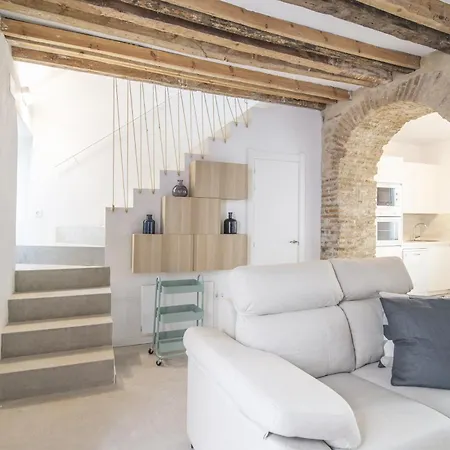 2br Townhouse In Centre